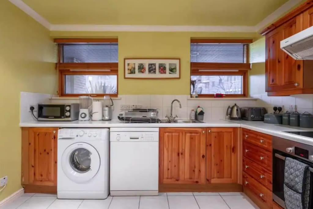 1 Bedroom Flat With Free Parking London Exterior photo