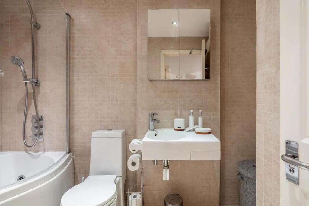 1 Bedroom Flat With Free Parking London Exterior photo